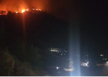 Situata kritike në jug të vendit, dalin jashtë kontrollit flakët në Borsh dhe Piqeras, zjarri iu afrohet banesave