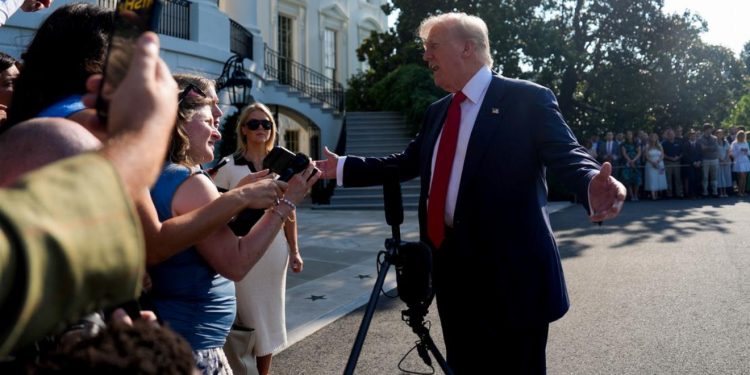 A do të arrihet një marrëveshje tregtare BE-SHBA? Von der Leyen zhvillon sot takim me Trump në Skoci