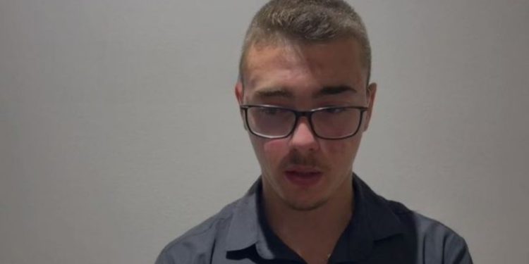 U dhunua nga ish-shefi i qarkullimit Vlorë, flet kamarieri 18-vjeçar: I thash mos ofendo, më goditën me grushte