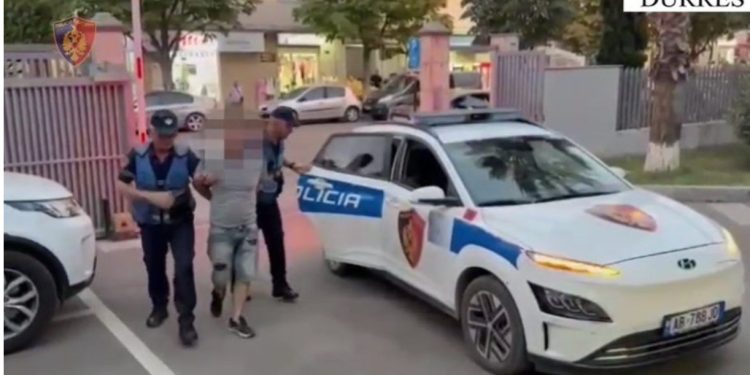 Mashtroi dhe detyroi përmes dhunës një vajzë ruse të ushtronte prostitucion, arrestohet 46-vjeçari në Durrës