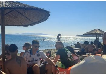 “Grekët ‘vajtojnë’ për shqiptarët?”, DW: Industria e turizmit në Greqi vuan nga mungesa e stafit