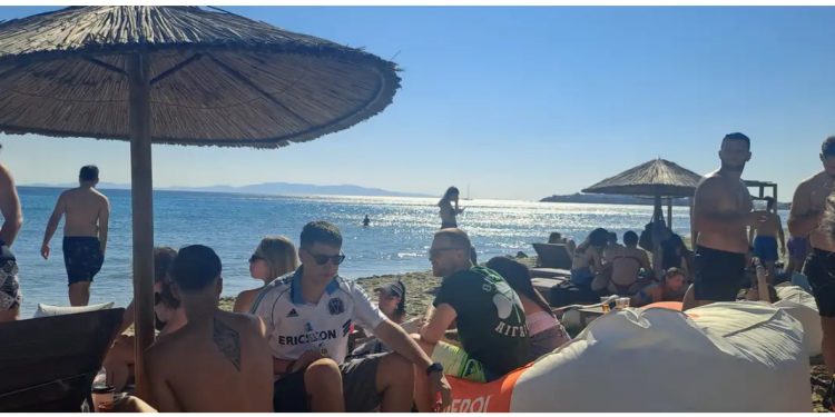 “Grekët ‘vajtojnë’ për shqiptarët?”, DW: Industria e turizmit në Greqi vuan nga mungesa e stafit