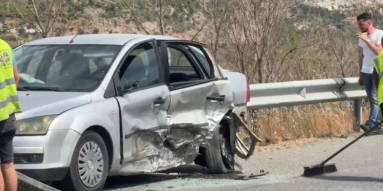 Aksidentohen dy makina në aksin Milot-Rrëshen, mbetet i lënduar një person, dërgohet në spital