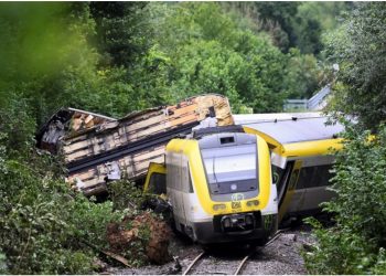 Autoritetet në Gjermani: Shpërthimi i ujërave të zeza për shkak të shiut të rrëmbyeshëm nxori trenin nga binarët