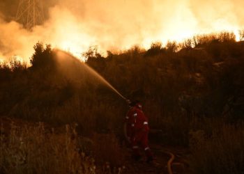Situata e zjarreve në jug të vendit, ministri Vengu: Janë vendosur nën kontroll flakët që rrezikonin jetën e banorëve në Bashkitë Himarë dhe Delvinë
