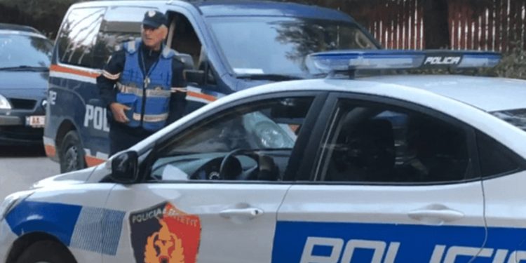 E rëndë Vlorë, i riu mbërrin në spital i plagosur me thikë, detajet e para