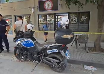 Klienti i shkoi kursantit në berberhane dhe e qëlloi me thikë, zbardhen detajet e plagosjes në Vlorë