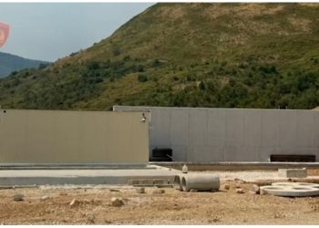 U vunë në pranga pas dyshimeve se po ndërtonin një TEC pa leje ndërtimi në pronë publike, lirohen drejtori dhe inxhinieri i kompanisë në Delvinë