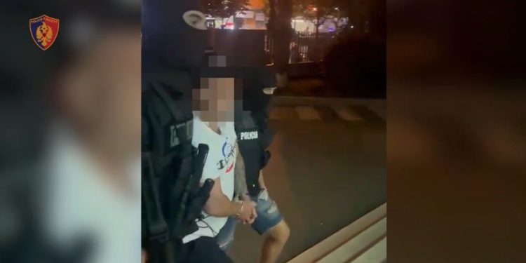 EMRI/ I dënuar në Itali me 7.7 vjet burg për pjesëmarrje në organizatë kriminale, vihet në pranga 39-vjeçari në Shijak