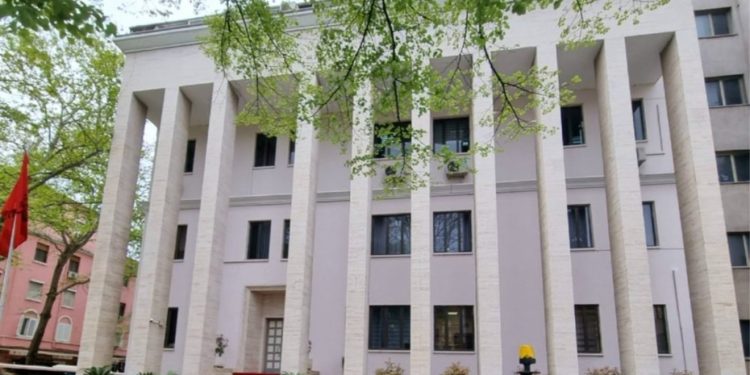 Hakëruan emailet e 3 prokurorëve të SPAK, Gjykata e Lartë rrëzon kërkesën e Arnold Rrokajt dhe Zambak Gjonit për heqjen e masës së sigurisë