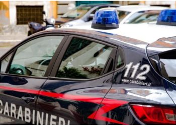 U ndalua nga policia pas manovrave në rrugë, 22-vjeçarit shqiptar i gjendet drogë në mjet, vihet në pranga në Itali