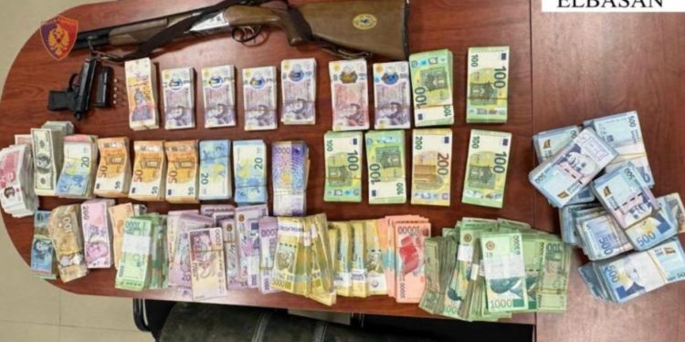 Nuk deklaronin fitimet, procedohen 8 pronarë të pikave Exchange në Elbasan, sekuestrohen 54 milion lekë