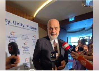 VIDEO/ “Fuqia është te zëri zoti Rama, jo te gjatësia”, kryeministri “përplaset” me gazetaren në Shkup