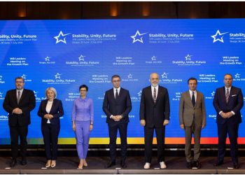 Takimi BE-Ballkani Perëndimor/ Liderët realizojnë foton familjare, Rama krah Kurtit dhe Mickoskit