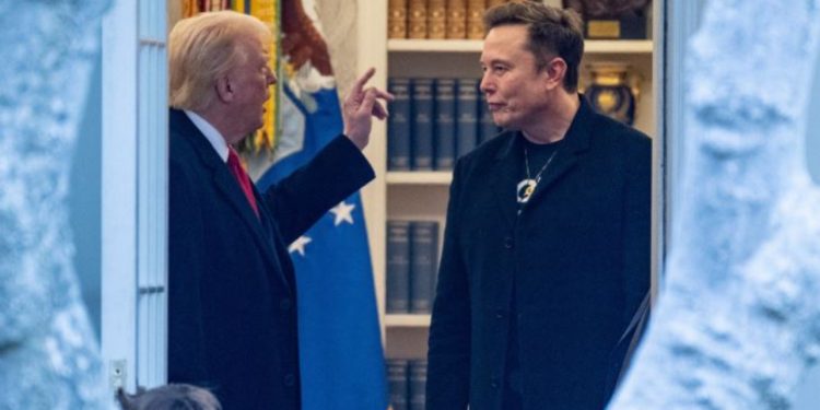 Konflikti vijon! Trump sugjeron që DOGE duhet të shqyrtojë me kujdes kontratat qeveritare me kompanitë e Musk
