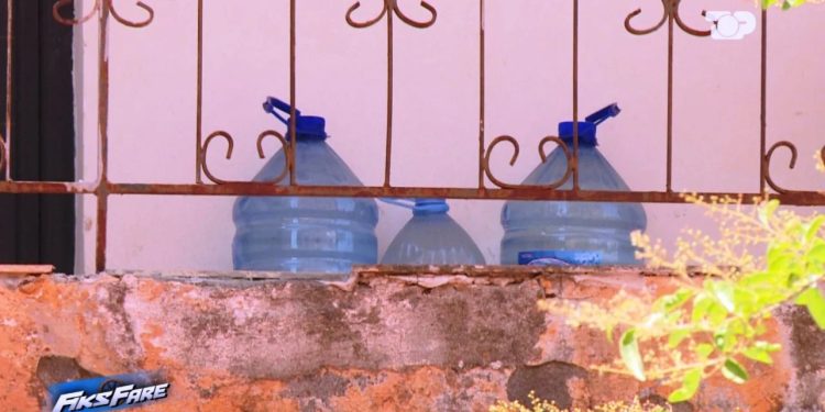 Golemi dhe Qerreti pa ujë në pikun e sezonit turistik, reagon UKD: Po investohet!