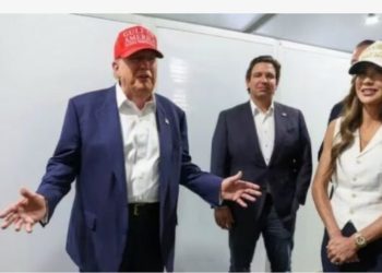 “Biden më donte këtu, ai bir ku*ve”, Trump gjatë vizitës në kampin e tmerrshëm të emigrantëve “Alligator Alcatraz”!