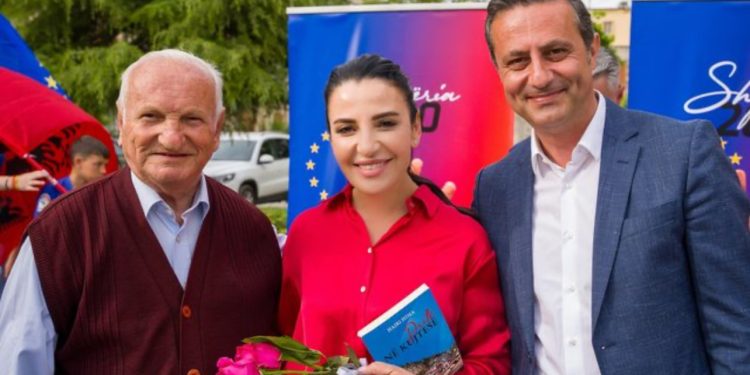 Silva Hasaj nga PD dhe Ceno Klosi kampionë të vjedhjes/ Rinumërimi në Fier zbulon trafikim votash brenda listave të hapura të PS dhe PD