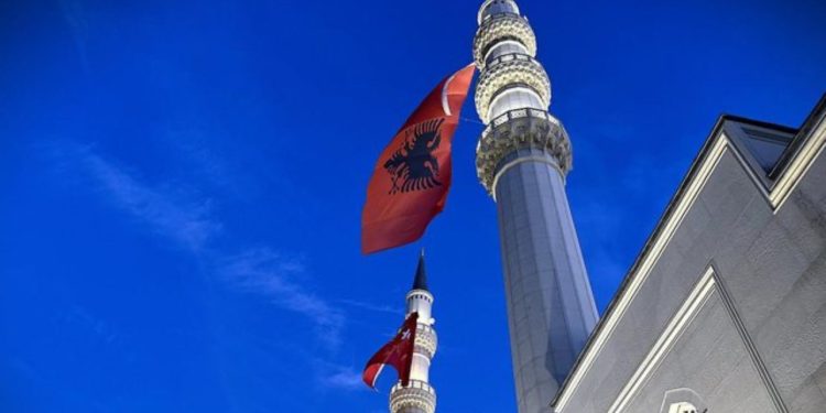 “Ndërtesat fetare si pjesë e agjendës gjeopolitike të Erdoganit”, DW: Me ndërtimin e xhamive Turqia synon të sigurojë ndikimin e saj në Ballkan