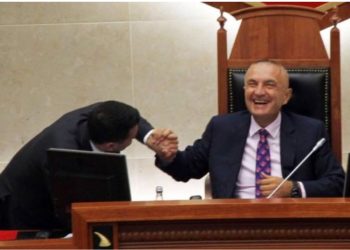 “Kur ata hynë me automatikë kush të ulërinte më shumë!” Meta, letër të hapur për Ahmetajn: U binda që donin të të arrestonin për ato që s’ke pranuar të firmosësh