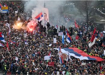 Studentët serbë njoftojnë bllokime në të gjitha qytetet kryesore, Vuçiç: Duhet të vini në vete dhe të ndaloni së urryeri kaq shumë vendin