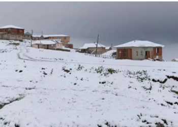 “Çmendet” moti në Turqi/ Zjarre në perëndim, borë në verilindje