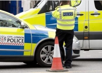 Të akuzuar për grabitje me vlerë të lartë/ Vihen në pranga tre shqiptarë dhe një 33-vjeçare britanike, vjedhjet kapnin vlerën e më shumë se 1 milion paund