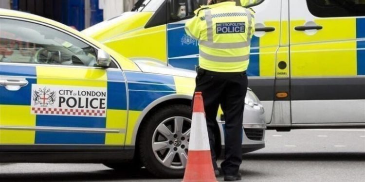 Të akuzuar për grabitje me vlerë të lartë/ Vihen në pranga tre shqiptarë dhe një 33-vjeçare britanike, vjedhjet kapnin vlerën e më shumë se 1 milion paund