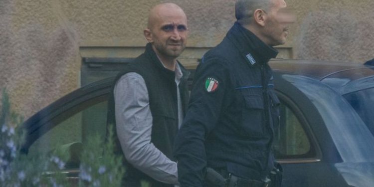 S’ka më ‘parajsë’ për kriminelët në Dubai/ Ekstradohet drejt Italisë ‘Don Bobi’, shqiptari i shumëkërkuar për trafik kokaine