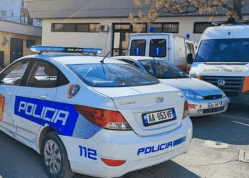 EMRI/ Tentoi të grabiste një banesë, qëllohet me armë zjarri pas shpine 44-vjeçari në Konispol