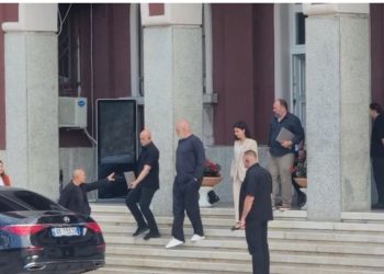 Pas Vlorës dhe Fierit, Rama kërkon dorëheqjen e të gjithë drejtorëve të bashkisë së Durrësit