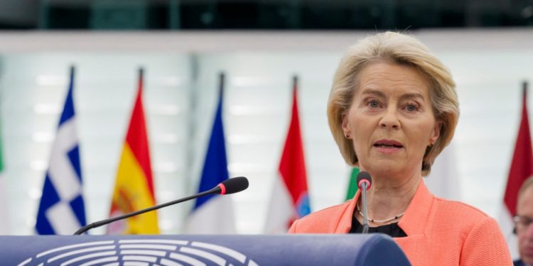 Organizuar nga ligjvënës të ekstremit të djathtë, Von der Leyen përballet sot me votëbesim! Orban, në krye të thirrjeve për rrëzimin e saj