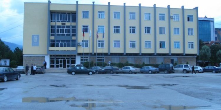 Shkarkime masive edhe në Kukës, largohen nga detyra 14 administratorë të njësive administrative dhe 2 nënkryetarë të bashkisë