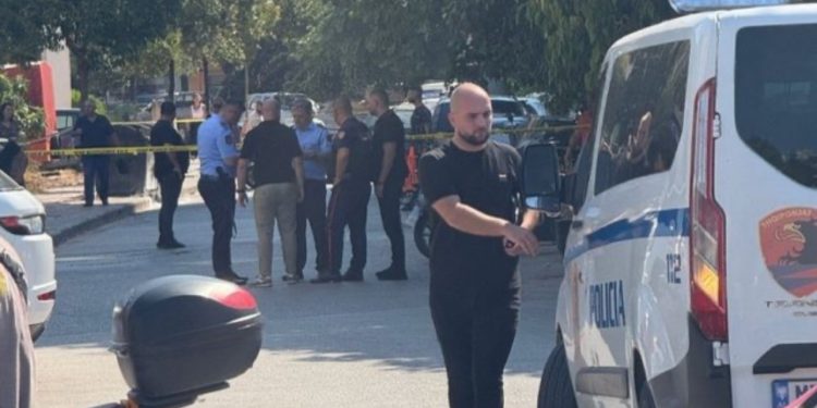 Plagosja e dyfishtë në Sarandë/ Në çantën e njërit prejt të lënduarve gjendet një armë zjarri, në vendngjarje 4 gëzhoja