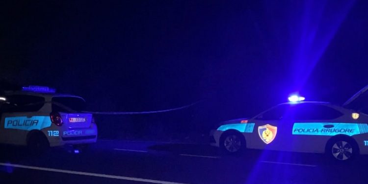 Aksident pak para mesnatës në Sarandë/ Motori përplaset me një makinë, plagoset 22-vjeçari