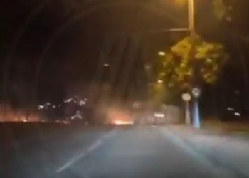 100 persona të maskuar bllokojnë rrugën në Limoges, hedhin fishekzjarre dhe koktej molotov ndaj automjeteve, plagosen 9 policë francezë