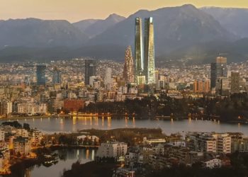 Kujt ia drejtoi Edi Rama thirrjen e zhdukjes së parasë cash në ekonomi?