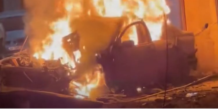 EMRI/ Hakmarrje pas sherrit për pronësi? Hidhet në erë me tritol automjeti i njërit prej të shpallurve në kërkim në Sarandë