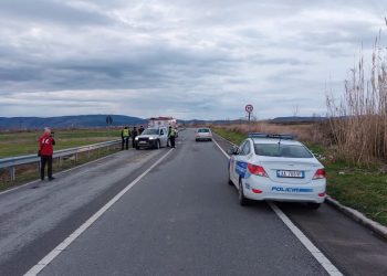 Aksident në Shkodër, drejtuesi humb kontrollin mbi mjetit dhe përplaset me një biznes