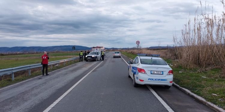 Aksident në Shkodër, drejtuesi humb kontrollin mbi mjetit dhe përplaset me një biznes
