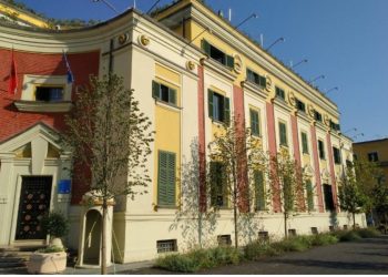 Këshilli Bashkiak i Tiranës pritet të miratojë shembjen e 3 pallateve në Kombinat e Kinostudio