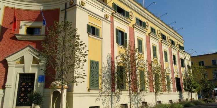 Këshilli Bashkiak i Tiranës pritet të miratojë shembjen e 3 pallateve në Kombinat e Kinostudio