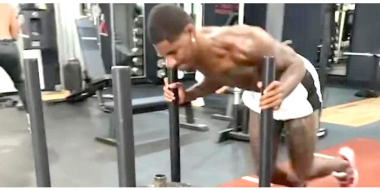 Marcus Rashford u stërvit i vetëm te Barça dhe u prit nga Flick dhe Deco…