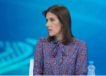 Vajza mbyti me tel babain në Fier/ Gazetarja: Janë shoqëruar në polici disa persona, mund të ketë njerëz të tjerë të jashtëm të përfshirë në krim