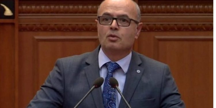 “Do i hiqnin kapelen”- Petro Koçi: Pse sugjerova dje dorëheqjen e zotit Veliaj