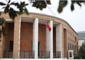 Paraja jashtë banke u rrit me një rekord prej 107 milionë eurosh përpara zgjedhjeve