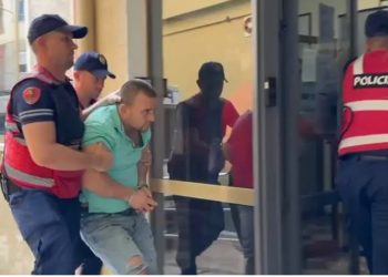 Abuzoi me vajzën e tij të mitur, mbërrin në gjykatën e Fierit Zamir Meta, 36-vjeçari do të njihet sot me masën e sigurisë