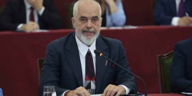 Rama takim dy ditor në Cërrik me ministra, kryebashkiakë dhe blegtorë, në fokus të diskutimeve sektori i bujqësisë