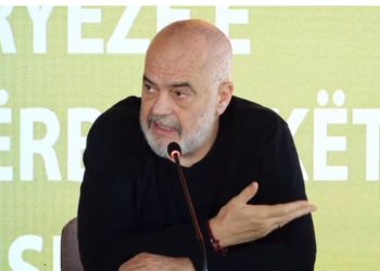 Rama me fermerët në Cërrik: Pas reformës administrative territoriale, ka pasur shkëputje të strukturave vendore me fshatin