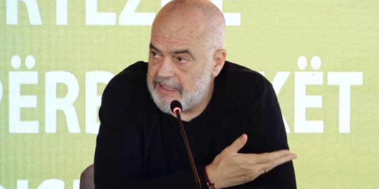 Rama me fermerët në Cërrik: Pas reformës administrative territoriale, ka pasur shkëputje të strukturave vendore me fshatin